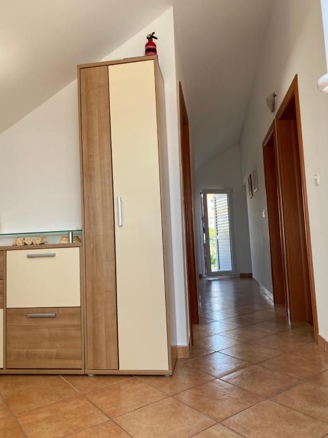 D.O.O. Yury Apartment โตรกีร์ ภายนอก รูปภาพ