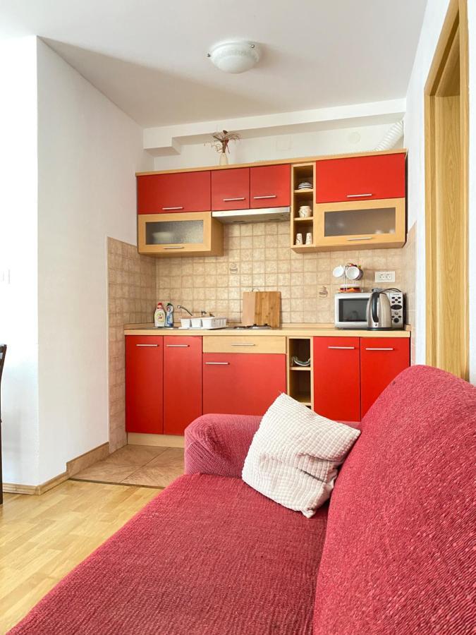 D.O.O. Yury Apartment โตรกีร์ ภายนอก รูปภาพ