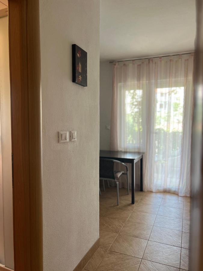 D.O.O. Yury Apartment โตรกีร์ ภายนอก รูปภาพ