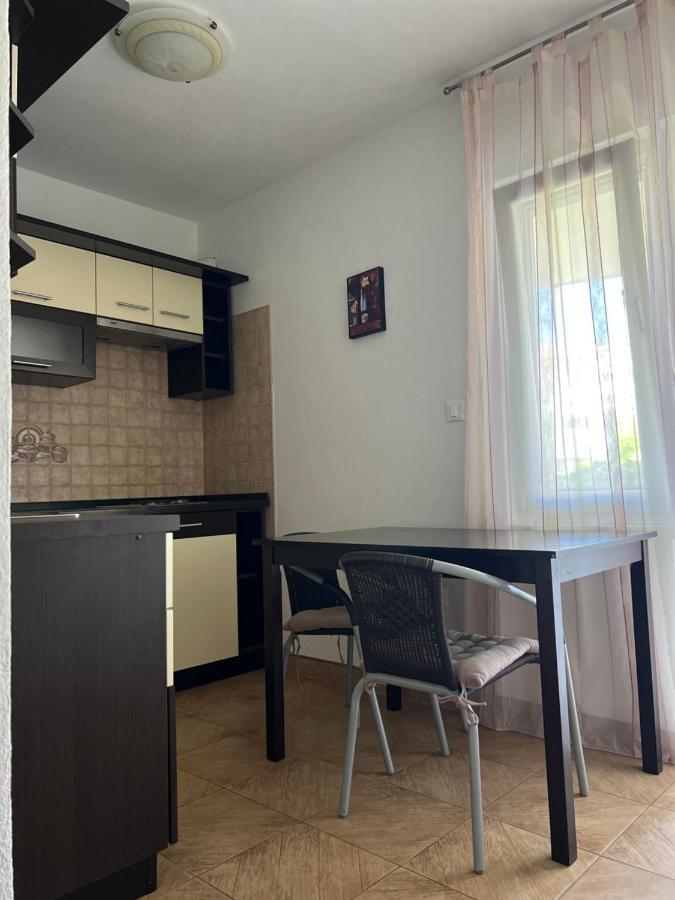 D.O.O. Yury Apartment โตรกีร์ ภายนอก รูปภาพ