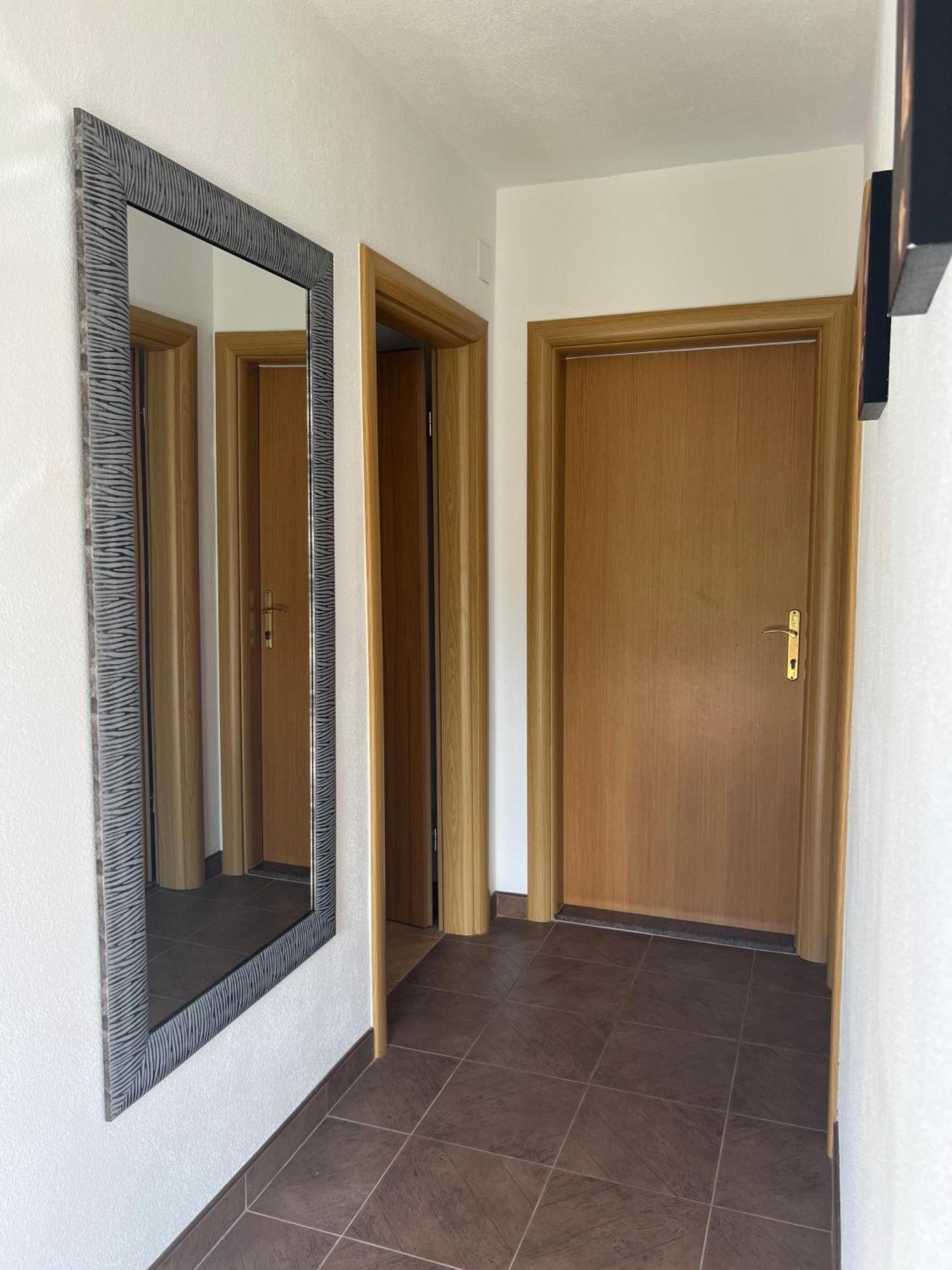 D.O.O. Yury Apartment โตรกีร์ ภายนอก รูปภาพ