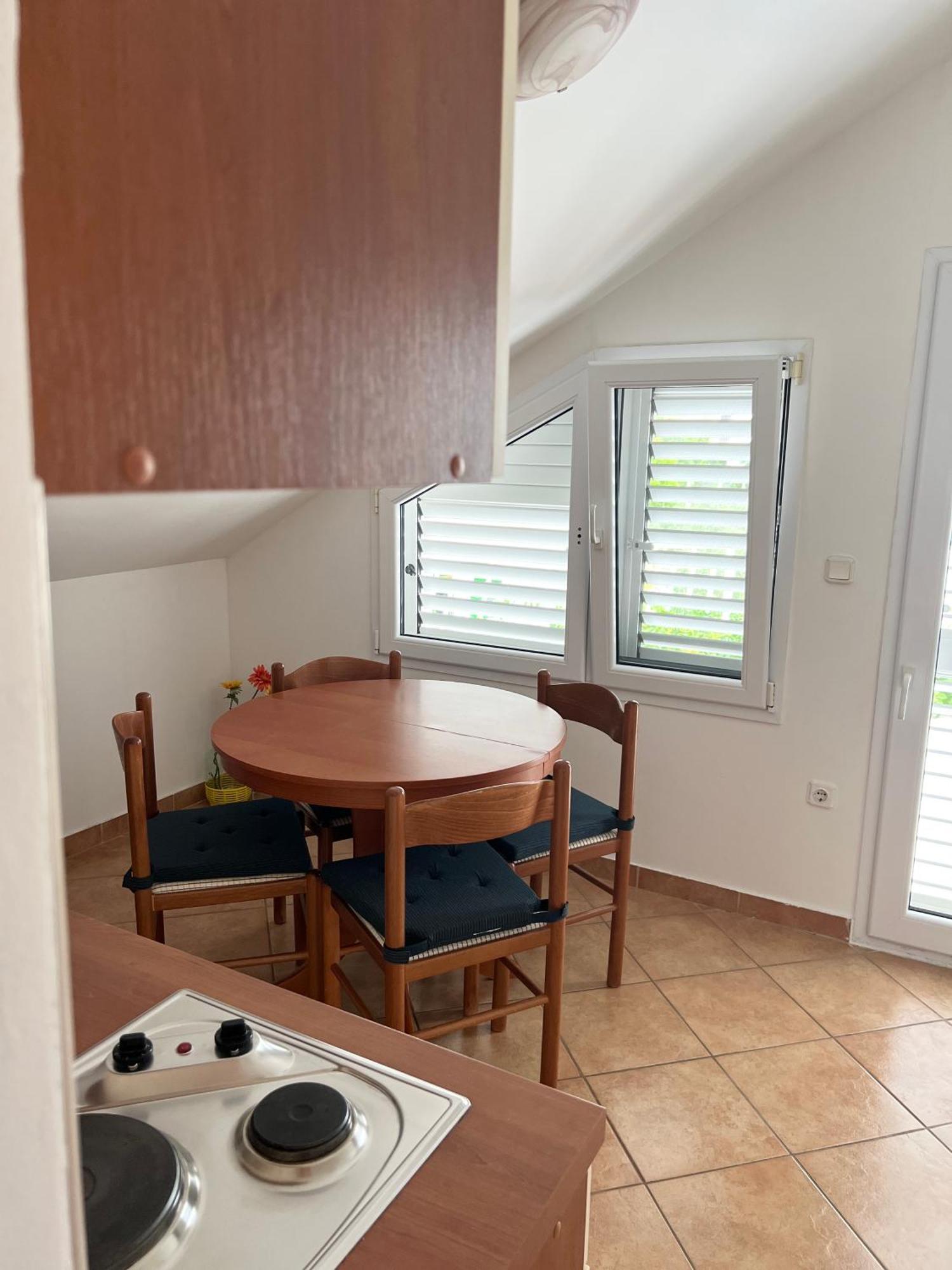 D.O.O. Yury Apartment โตรกีร์ ภายนอก รูปภาพ