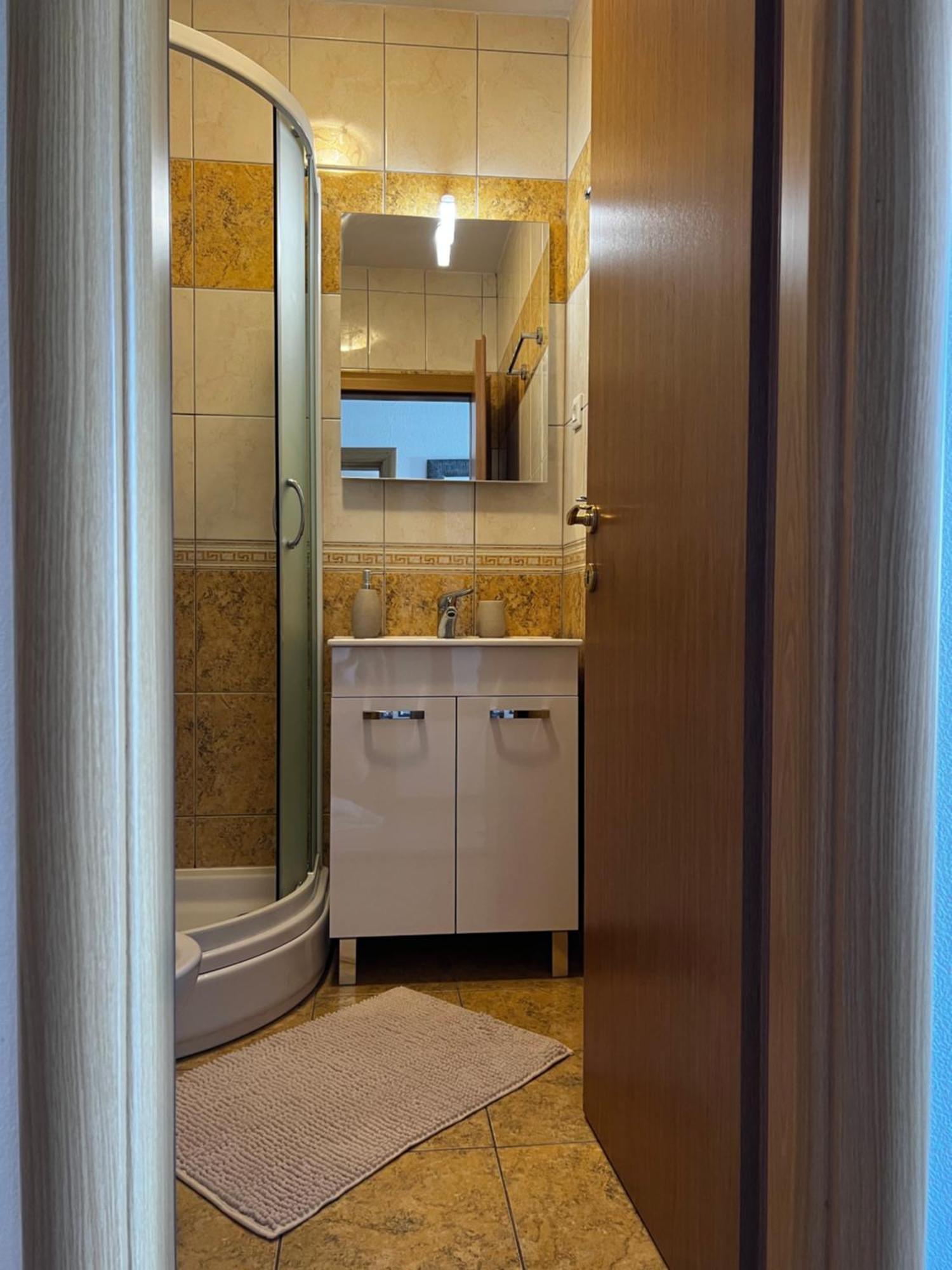 D.O.O. Yury Apartment โตรกีร์ ภายนอก รูปภาพ